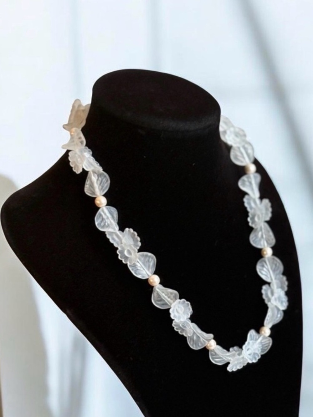 Vintage Avon White Floral Pearl Necklace Bridal Cottagecore 16” Frosted 80s